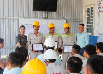 TUYÊN DƯƠNG VÀ KHEN THƯỞNG CHO CÁC CÁ NHÂN, TẬP THỂ ĐẠT THÀNH TÍCH XUẤT SẮC TRONG THÁNG 04/2020