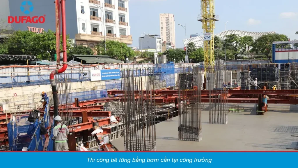 Đổ bê tông móng bằng xe bơm cần Dufago